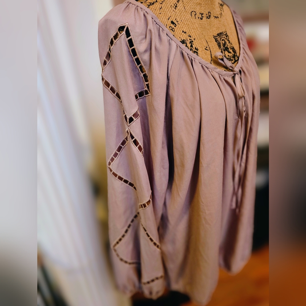 Drape Blouse w/ Long Design Sleeves - Picture 4 of 5